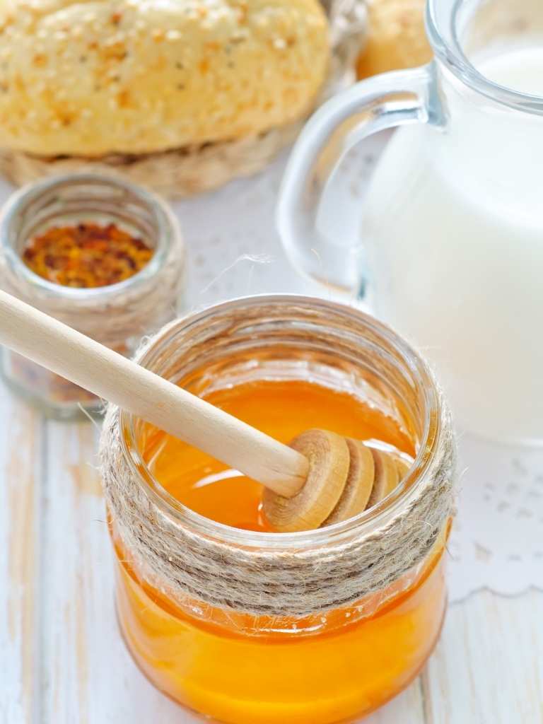How to substitute honey for sugar in bread